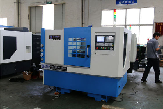 Centro de torneado inclinado del torno SCK6339 del CNC de la cama
