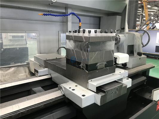 El nuevo roscar del torno del CNC de la máquina QK1327 del torno