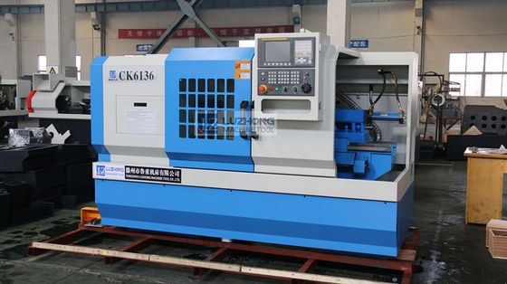 Torno que trabaja a máquina de acero inoxidable del pequeño de CK6136D del CNC torno del metal