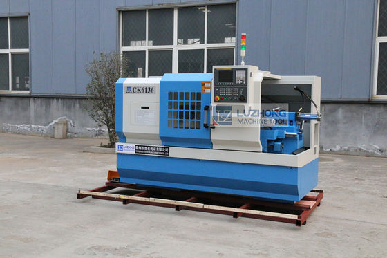 Torno que trabaja a máquina de acero inoxidable del pequeño de CK6136D del CNC torno del metal