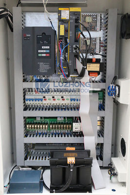 Torno que trabaja a máquina de acero inoxidable del pequeño de CK6136D del CNC torno del metal